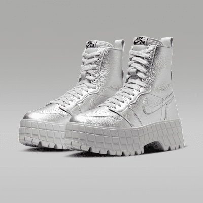 靴 Nike Women's Air Jordan 1 Brooklyn Air Jordan 1 Brooklyn Women's Boot. Nike ID